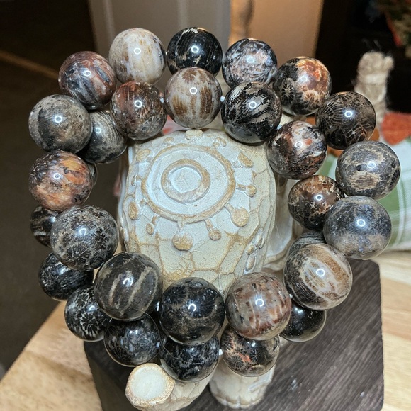 Black Coral Jade 14mm - Picture 2 of 9